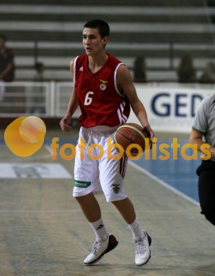 Oliveirense-Benfica
