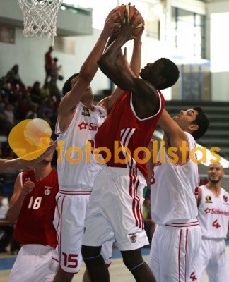 Oliveirense-Benfica