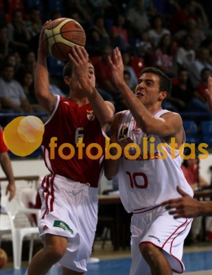Oliveirense-Benfica